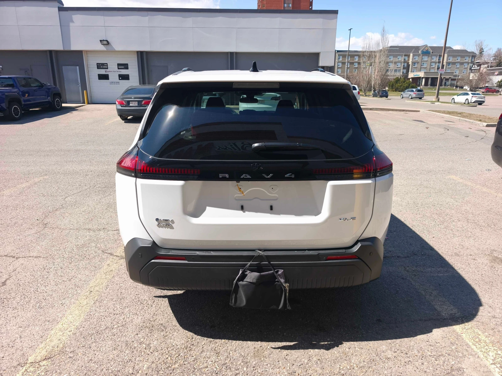 Toyota Rav4 * XLE AWD * CARFAX * БЕЗ ПЪРВОНАЧАЛНА ВНОСКА, снимка 4 - Автомобили и джипове - 56150111