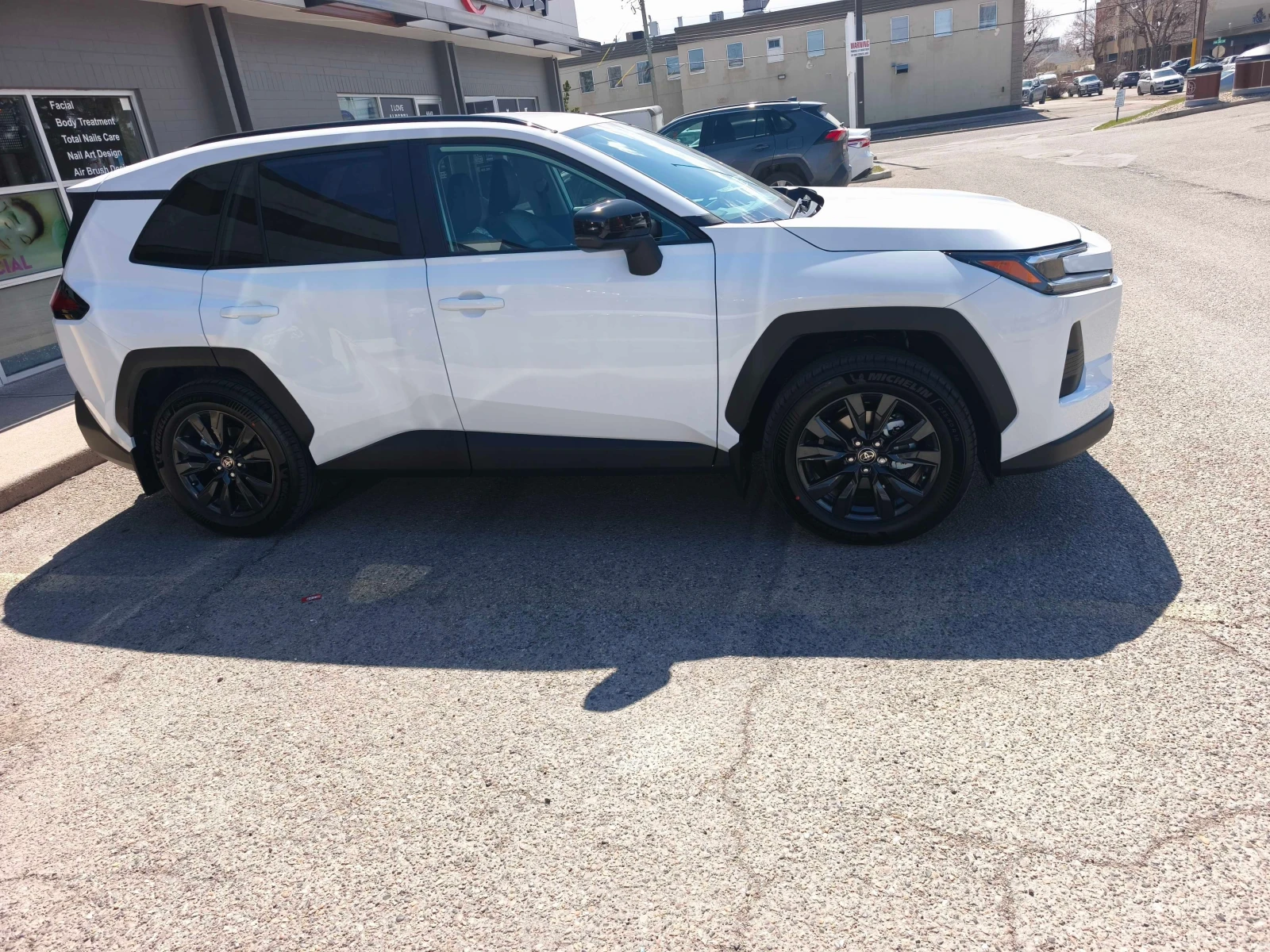 Toyota Rav4 * XLE AWD * CARFAX * БЕЗ ПЪРВОНАЧАЛНА ВНОСКА, снимка 3 - Автомобили и джипове - 56150111