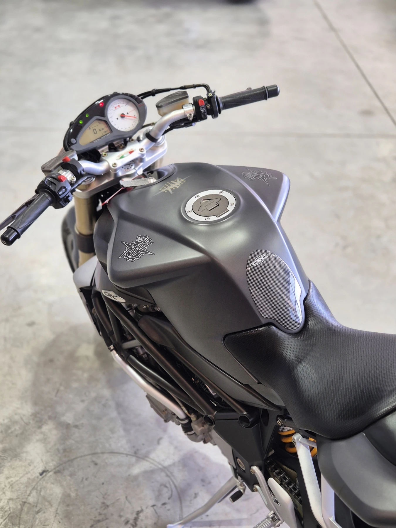 MV Agusta Brutale F4 750 23000км!!! Нов внос от ШВЕЙЦАРИЯ!!!, снимка 13 - Мотоциклети и мототехника - 54977459