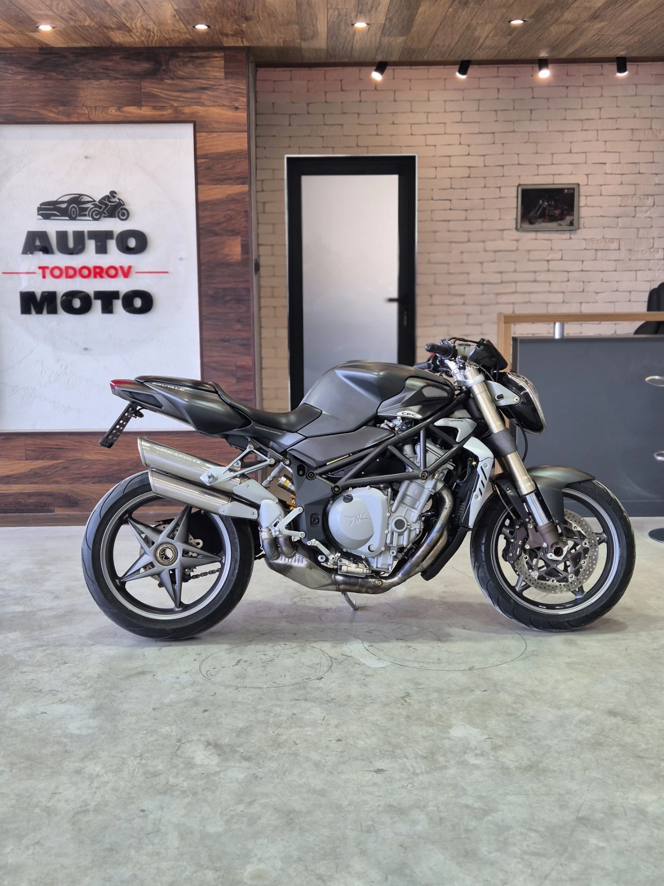 MV Agusta Brutale F4 750 23000км!!! Нов внос от ШВЕЙЦАРИЯ!!!, снимка 8 - Мотоциклети и мототехника - 54977459