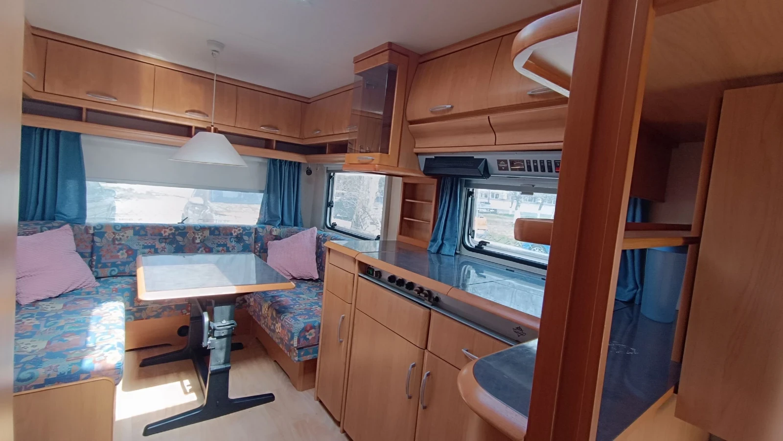 Каравана Hobby Excellent 495, снимка 14 - Каравани и кемпери - 54146283