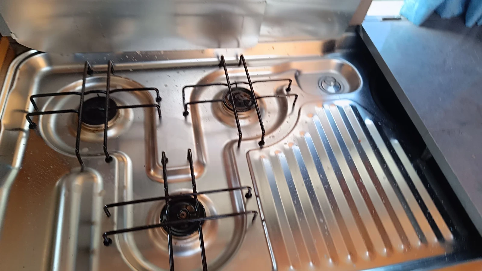 Каравана Hobby Excellent 495, снимка 8 - Каравани и кемпери - 54146283