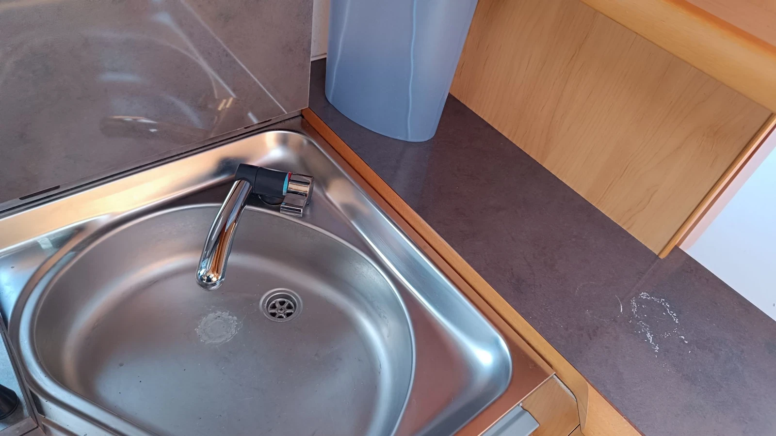 Каравана Hobby Excellent 495, снимка 9 - Каравани и кемпери - 54146283