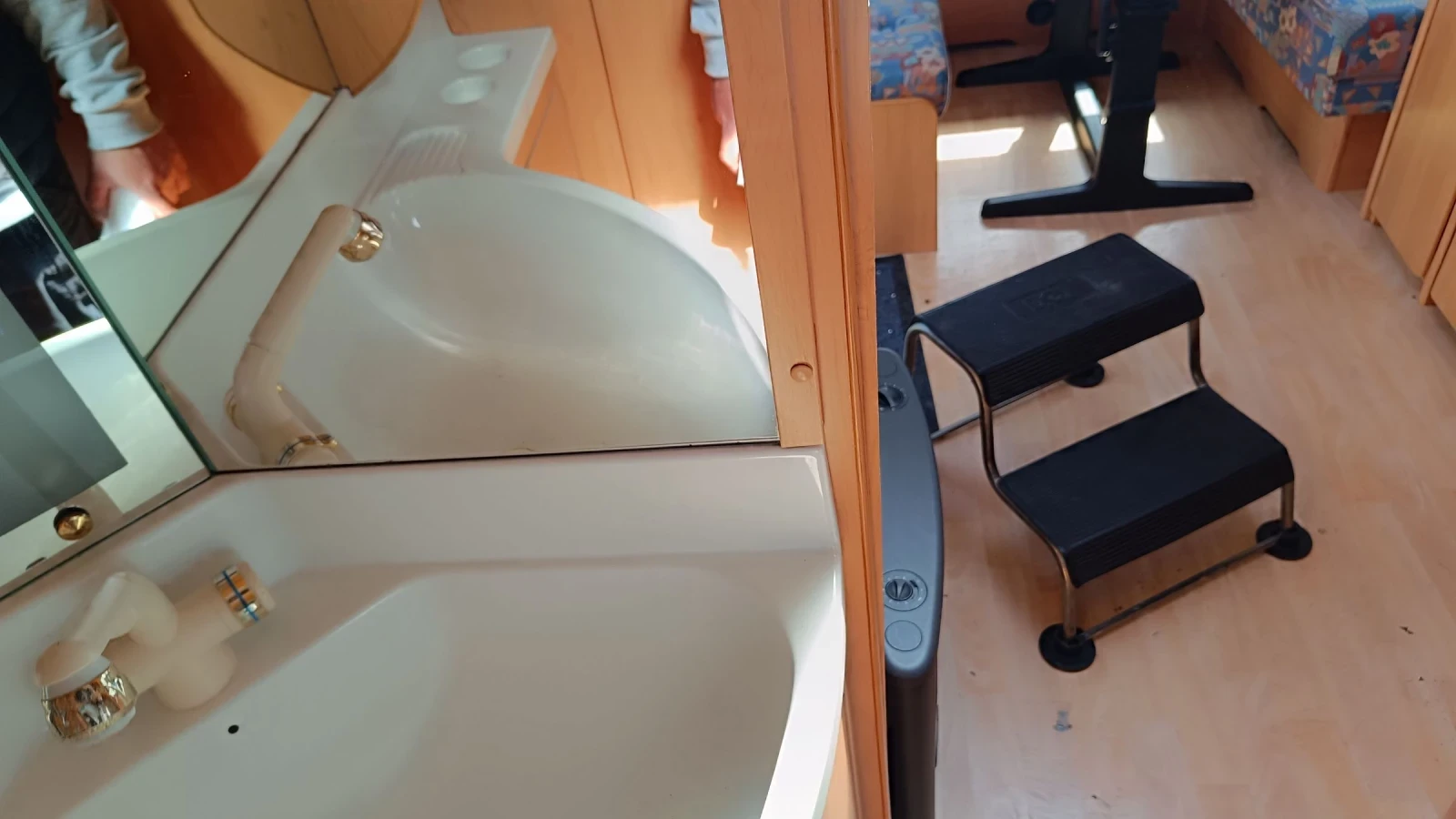 Каравана Hobby Excellent 495, снимка 12 - Каравани и кемпери - 54146283