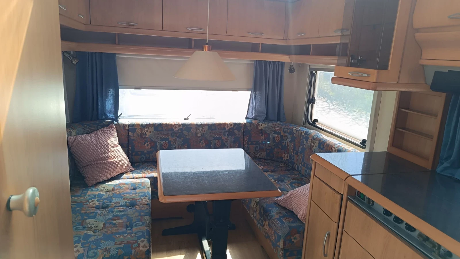 Каравана Hobby Excellent 495, снимка 4 - Каравани и кемпери - 54146283