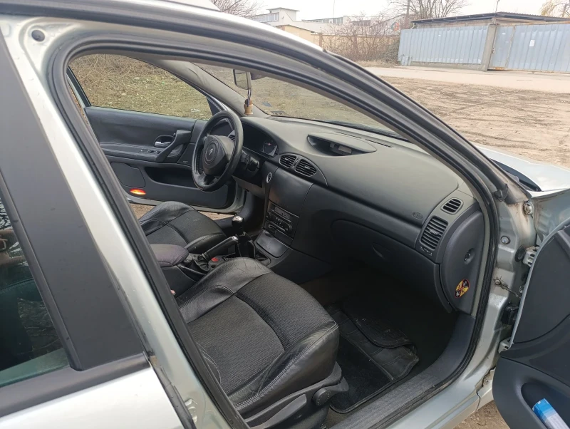 Renault Laguna, снимка 16 - Автомобили и джипове - 48346244