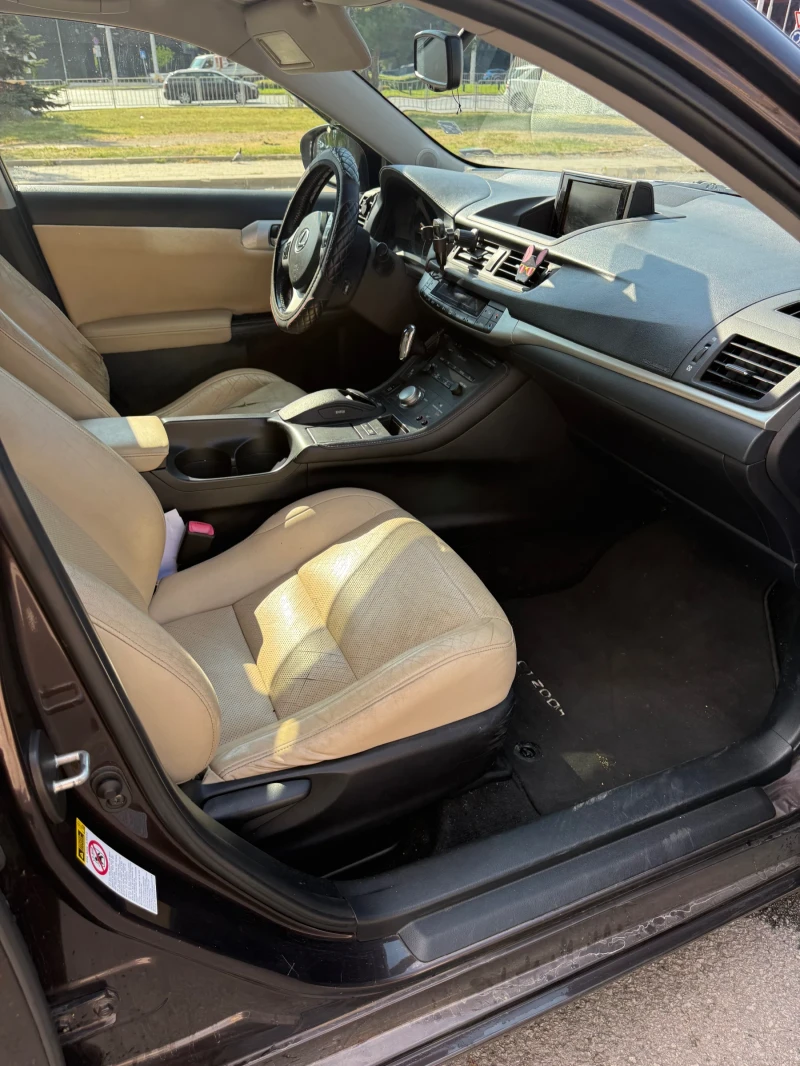 Lexus CT 200h, снимка 11 - Автомобили и джипове - 51344023