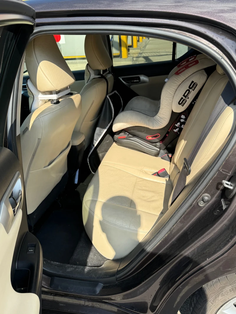 Lexus CT 200h, снимка 10 - Автомобили и джипове - 51344023