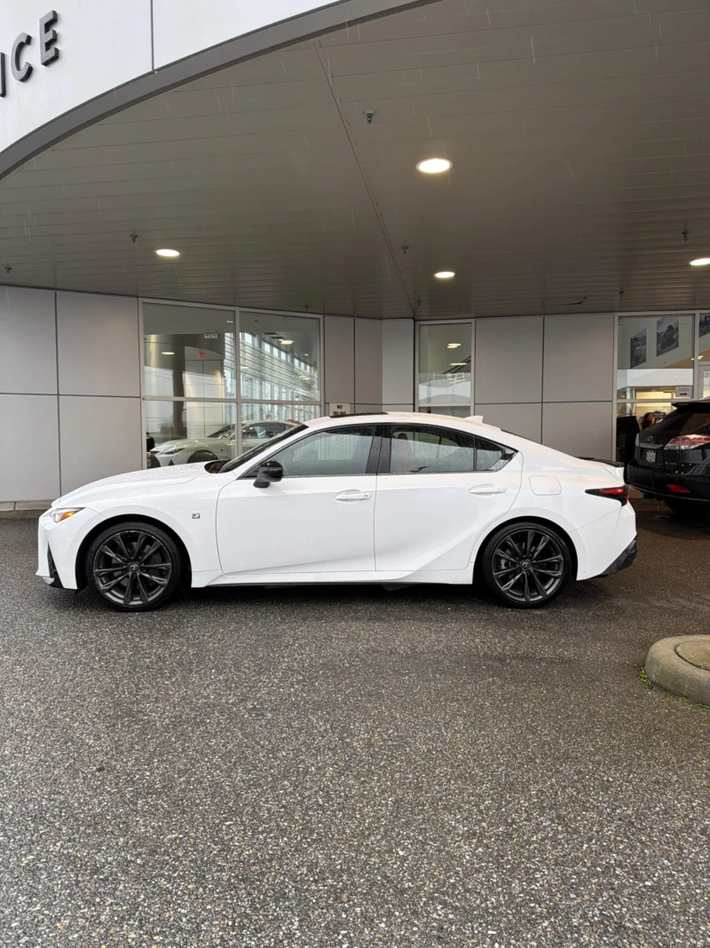 Lexus IS 300 CARFAX* АВТОФИНАНСИРАНЕ* БЕЗ ПЪРВОНАЧАЛНА ВНОСКА* , снимка 4 - Автомобили и джипове - 53014892