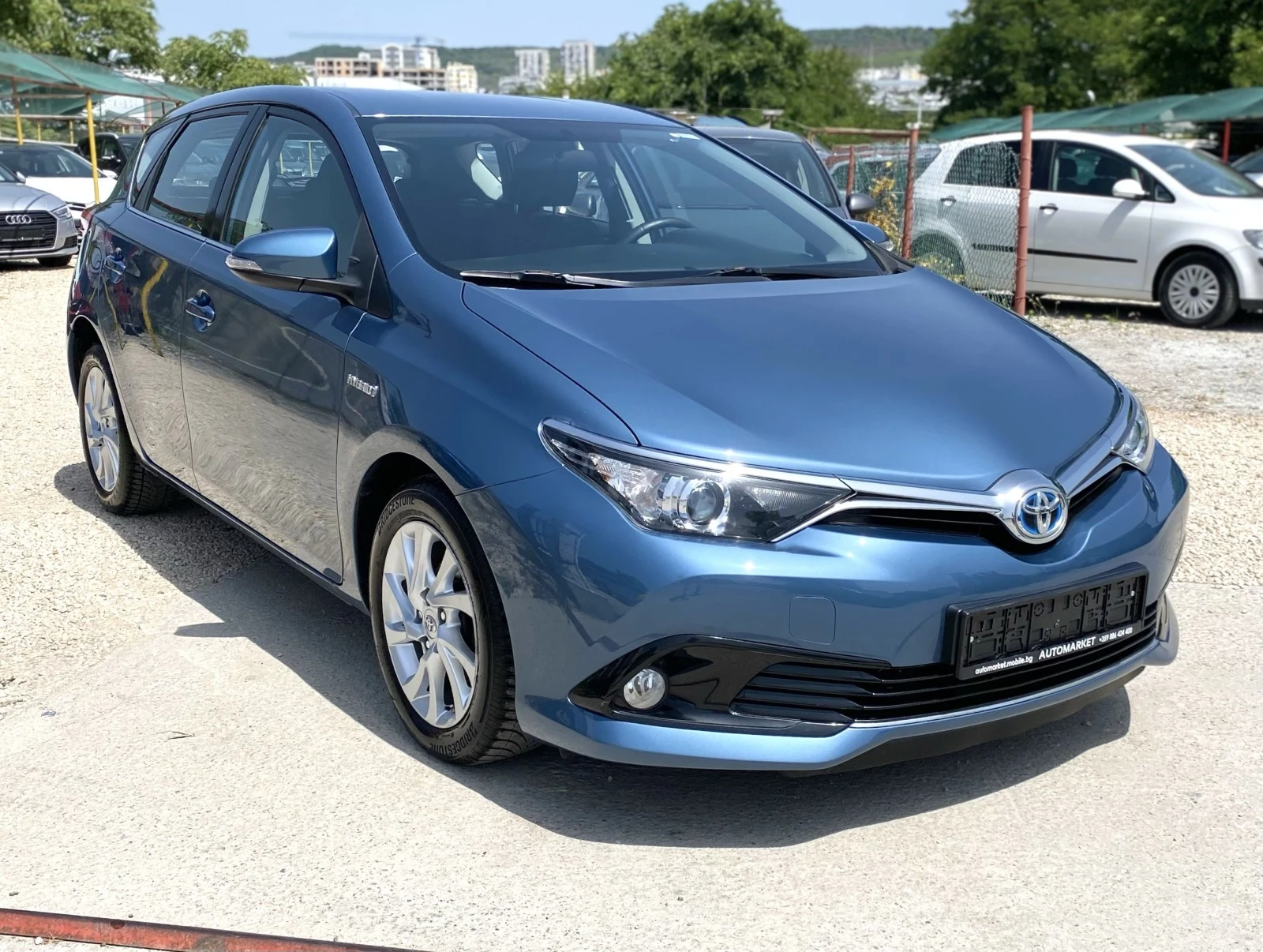 Toyota Auris 1.8 HYBRID 136HP - изображение 3