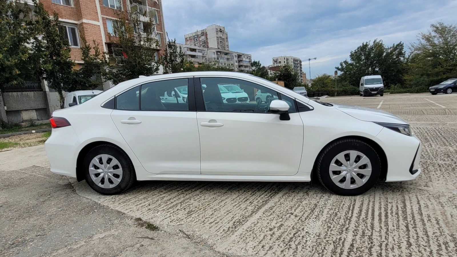 Toyota Corolla 1.8 Hybrid Business - изображение 4