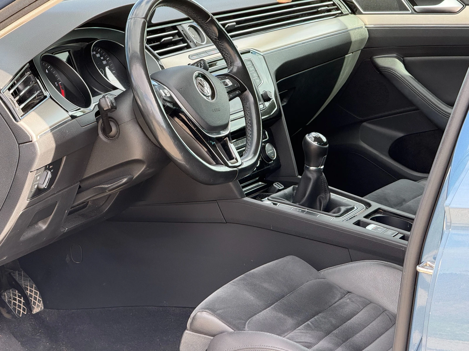 VW Passat 2.0* TDI* Highline | Mobile.bg   7