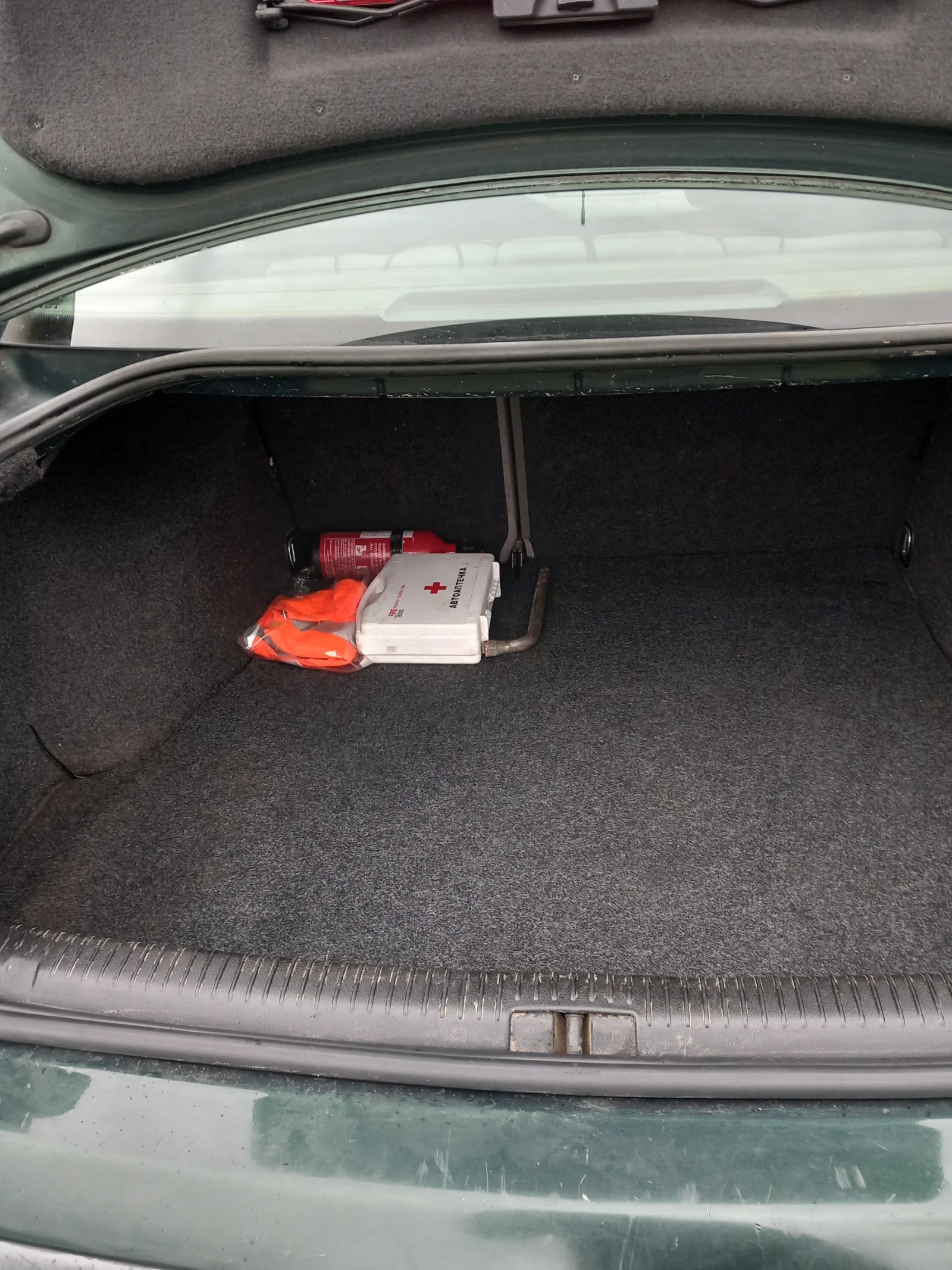 VW Passat 1.6, снимка 4 - Автомобили и джипове - 54020245