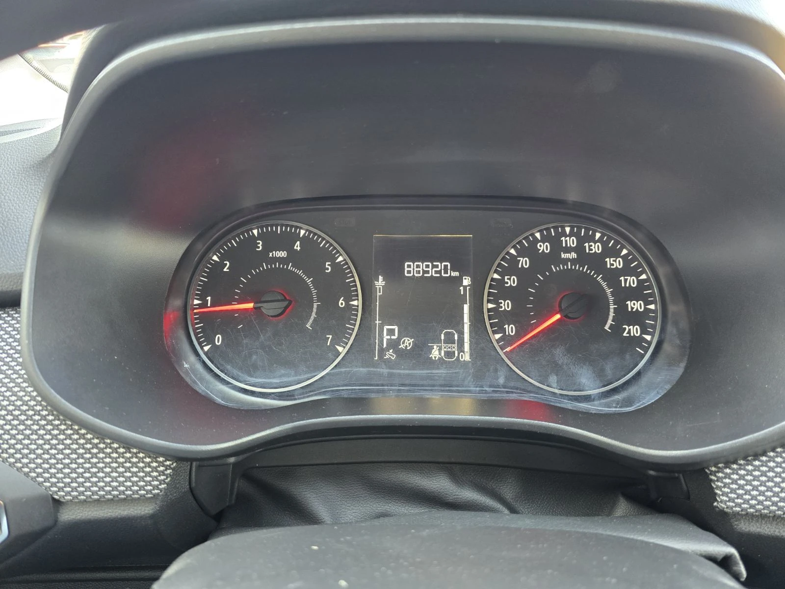 Dacia Logan 1.0 TCe 90 Stop&Start, снимка 8 - Автомобили и джипове - 55562149