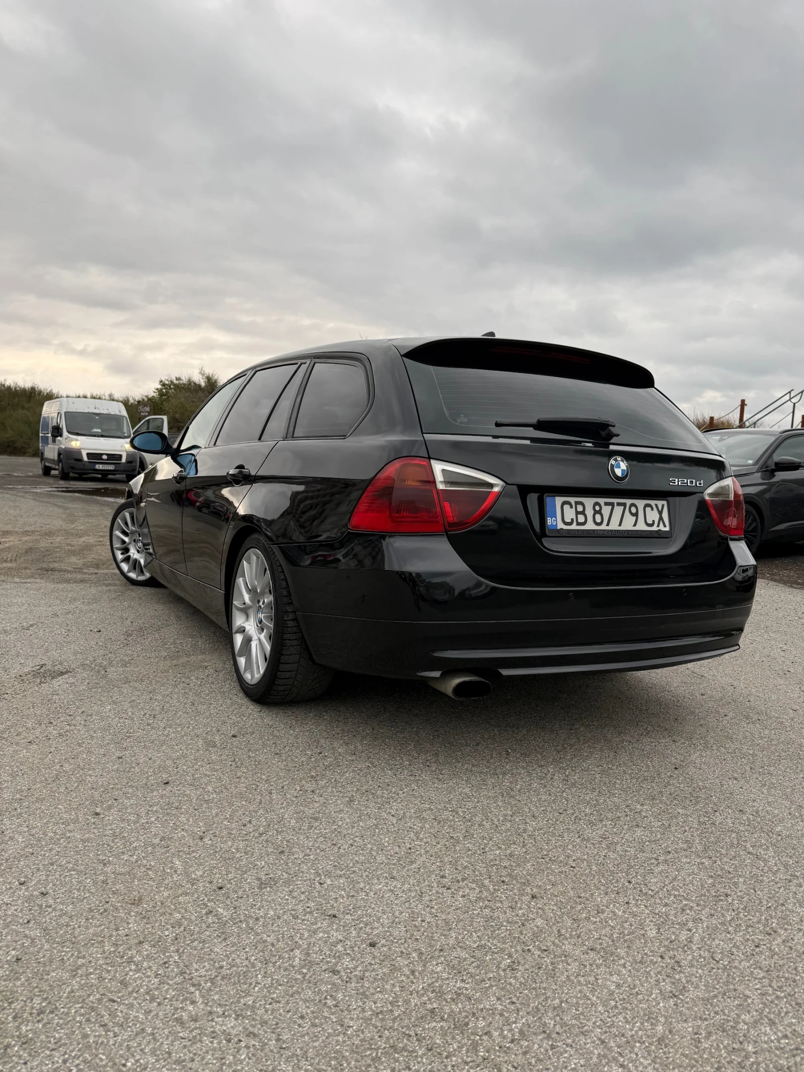 BMW 320, снимка 3 - Автомобили и джипове - 56481652