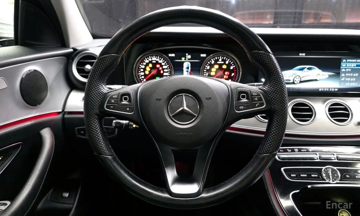 Mercedes-Benz E 200, снимка 13 - Автомобили и джипове - 56677411
