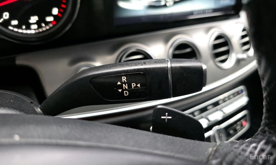 Mercedes-Benz E 200, снимка 9 - Автомобили и джипове - 56677411