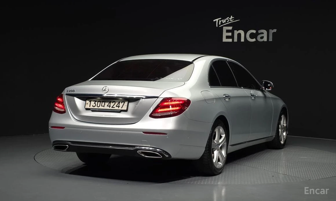 Mercedes-Benz E 200, снимка 2 - Автомобили и джипове - 56677411