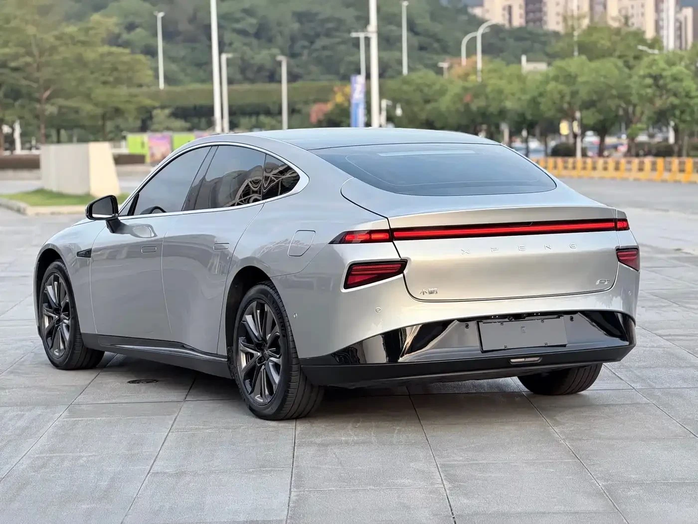 Xpeng P7, снимка 7 - Автомобили и джипове - 56684584