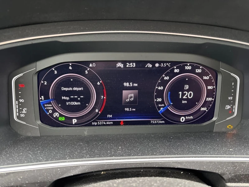 VW Tiguan * Comfortline R Line Black Edition * CARFAX * , снимка 8 - Автомобили и джипове - 53456612