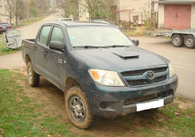 Toyota Hilux 3.0 D4D, снимка 1 - Автомобили и джипове - 46834430