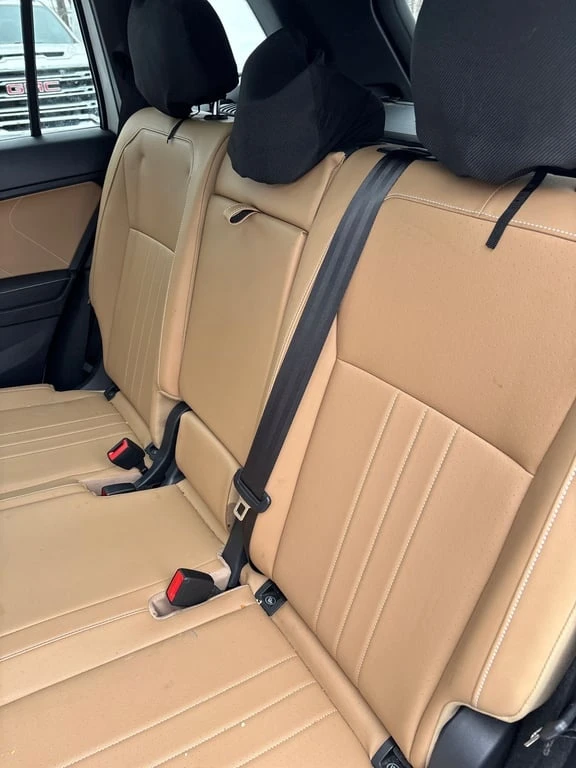 VW Tiguan * Comfortline R Line Black Edition * CARFAX * , снимка 9 - Автомобили и джипове - 53456612