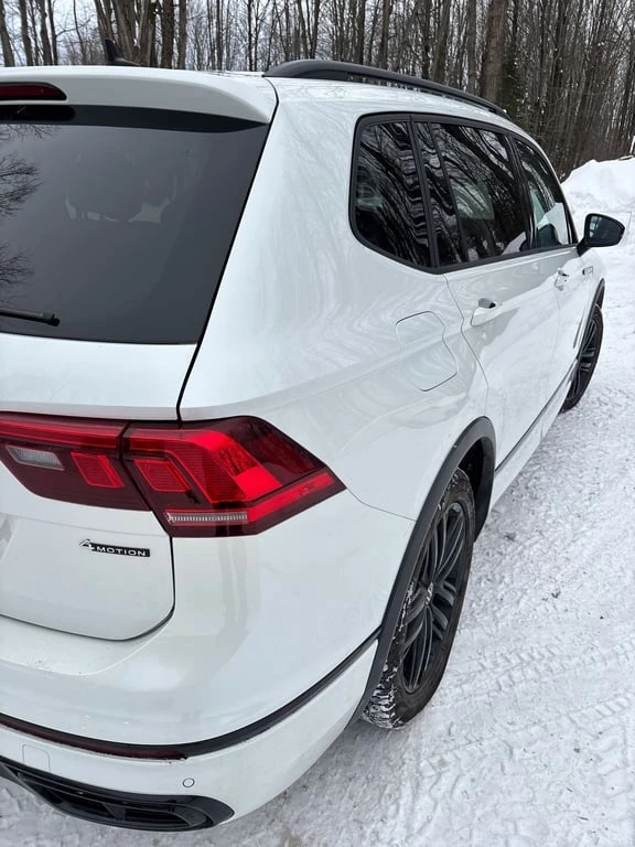 VW Tiguan * Comfortline R Line Black Edition * CARFAX * , снимка 15 - Автомобили и джипове - 53456612