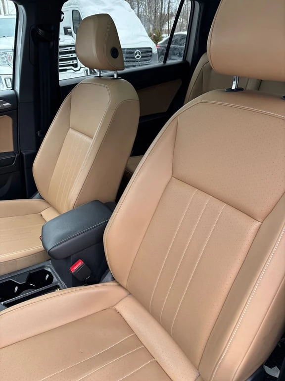 VW Tiguan * Comfortline R Line Black Edition * CARFAX * , снимка 5 - Автомобили и джипове - 53456612