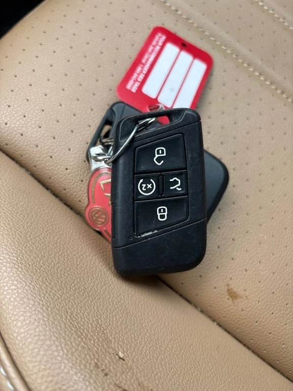 VW Tiguan * Comfortline R Line Black Edition * CARFAX * , снимка 12 - Автомобили и джипове - 53456612