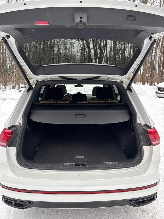 VW Tiguan * Comfortline R Line Black Edition * CARFAX * , снимка 14 - Автомобили и джипове - 53456612