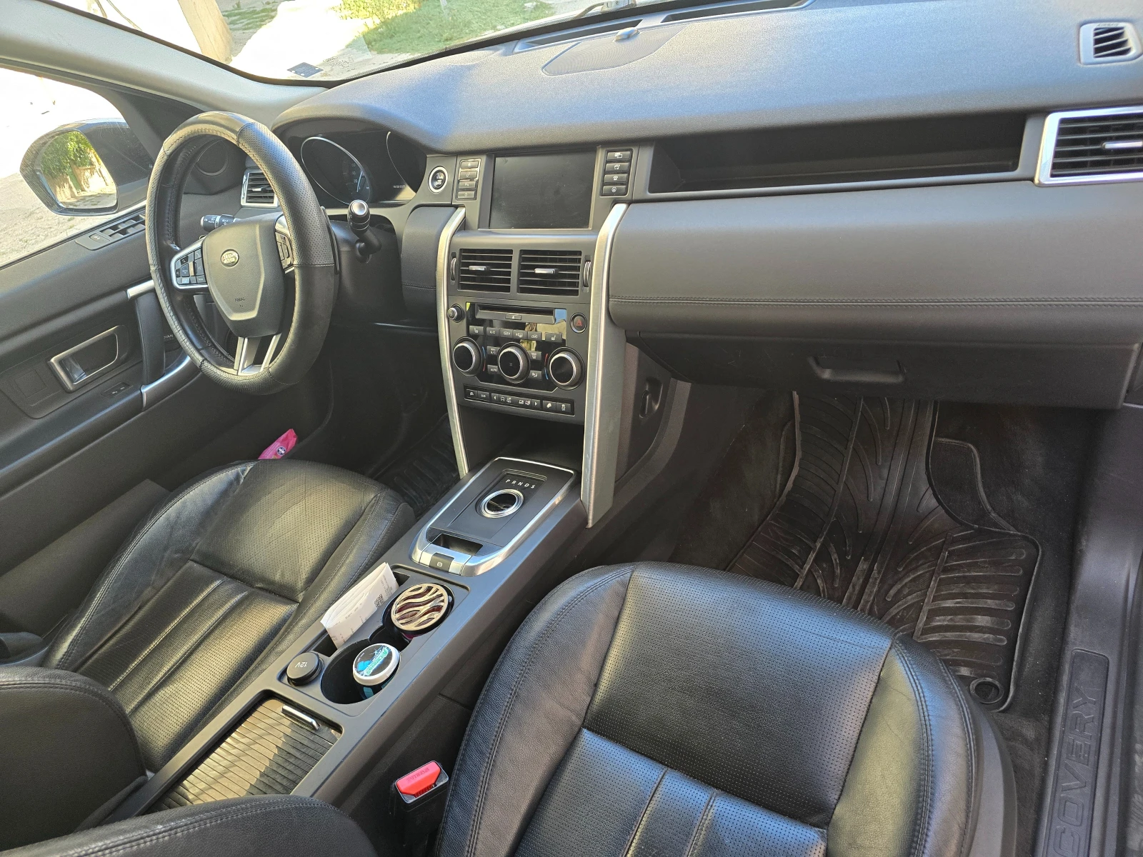 Land Rover Discovery Sport 2016, снимка 15 - Автомобили и джипове - 54930843
