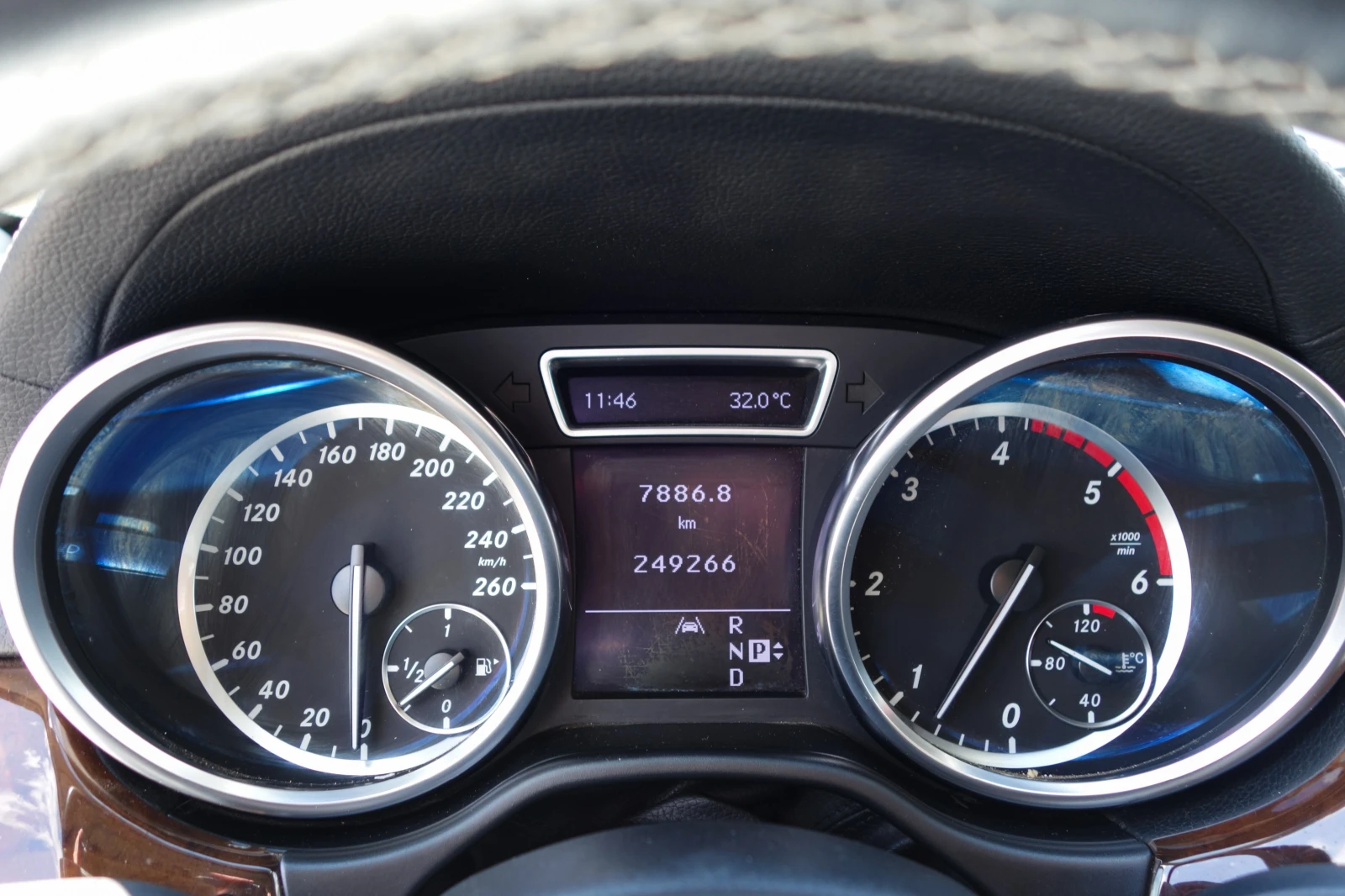 Mercedes-Benz ML 350 * 4MATIC* DISTRONIC* Harman/Kardon* АВТОКРЕДИТ* , снимка 9 - Автомобили и джипове - 55861519