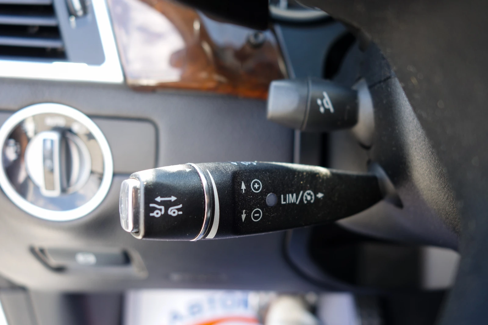 Mercedes-Benz ML 350 * 4MATIC* DISTRONIC* Harman/Kardon* АВТОКРЕДИТ* , снимка 8 - Автомобили и джипове - 55861519