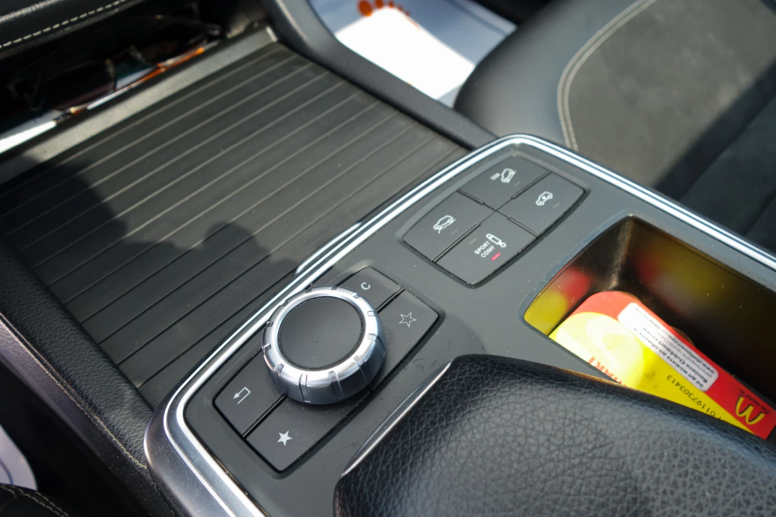 Mercedes-Benz ML 350 * 4MATIC* DISTRONIC* Harman/Kardon* АВТОКРЕДИТ* , снимка 16 - Автомобили и джипове - 55861519