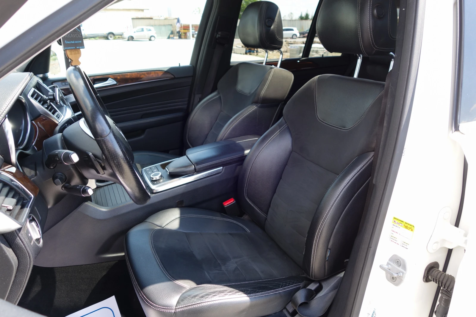 Mercedes-Benz ML 350 * 4MATIC* DISTRONIC* Harman/Kardon* АВТОКРЕДИТ* , снимка 12 - Автомобили и джипове - 55861519