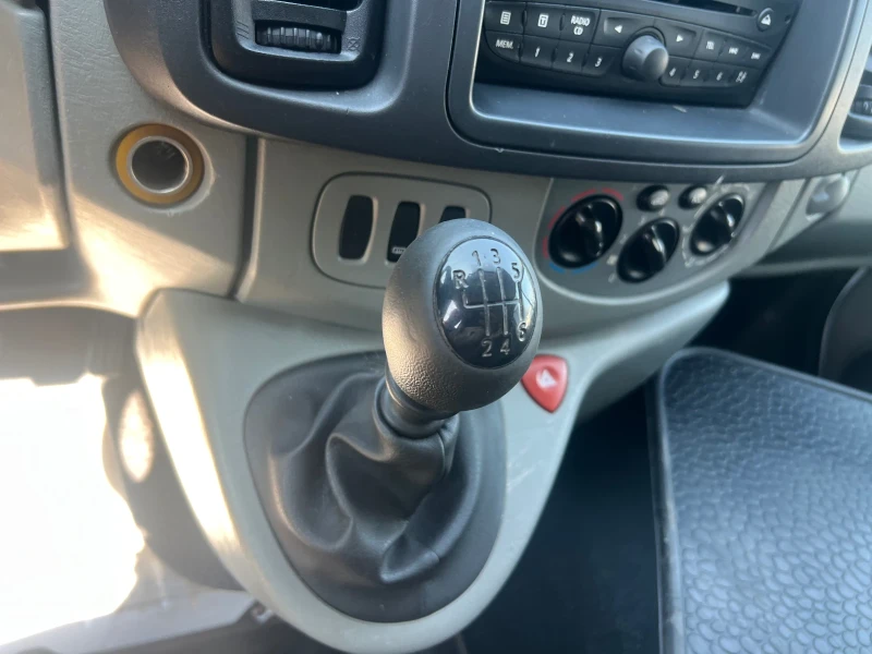 Renault Trafic 2000куб 110кс 6ск клим, снимка 6 - Бусове и автобуси - 51137548