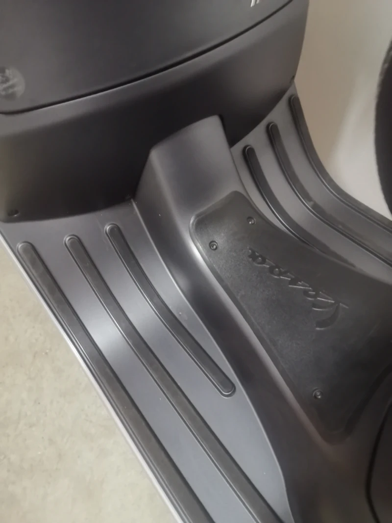 Vespa 300, снимка 3 - Мотоциклети и мототехника - 51994963