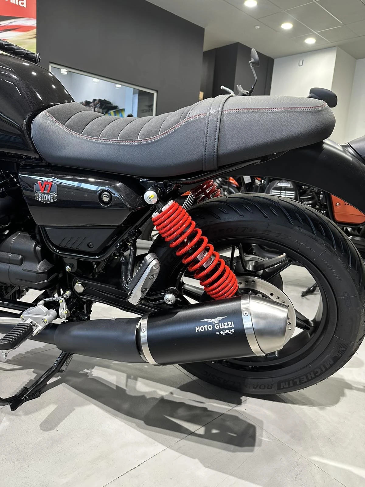 Moto Guzzi V 7 Stone Special Edition - изображение 4