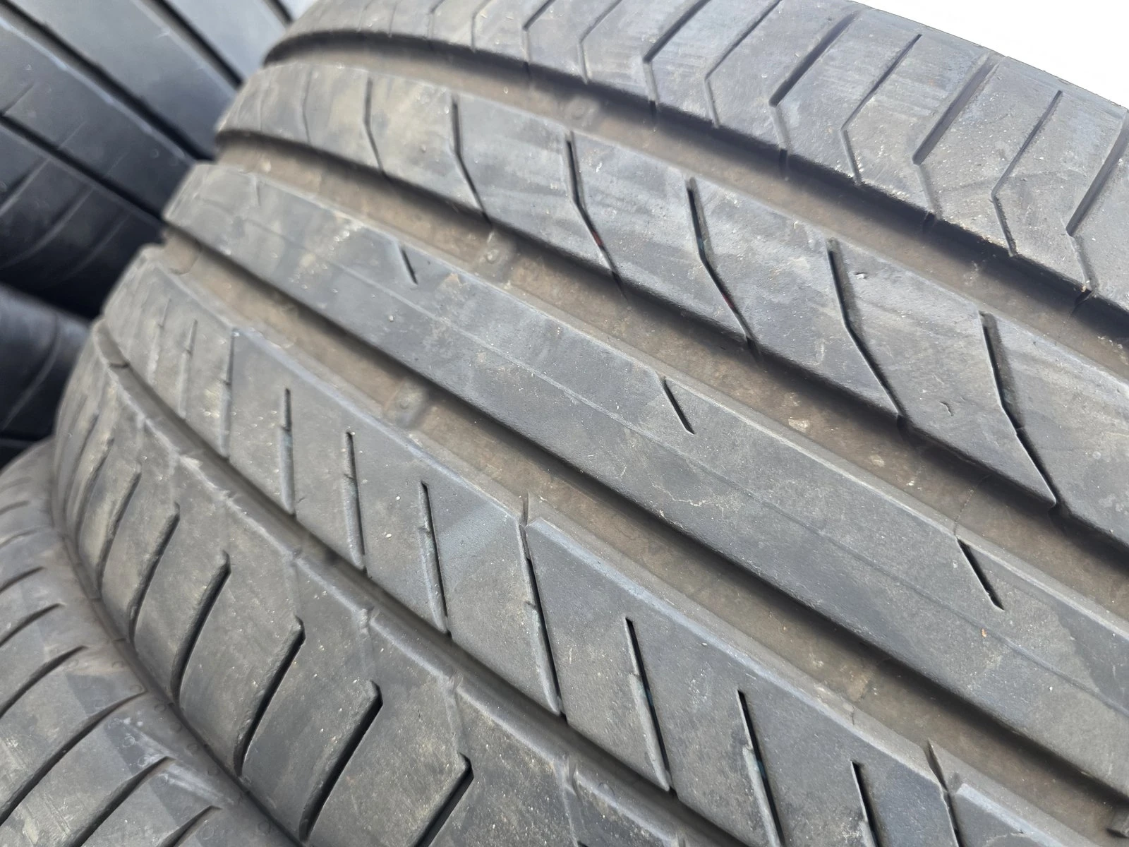 Гуми Летни 255/45R19, снимка 4 - Гуми и джанти - 56731010