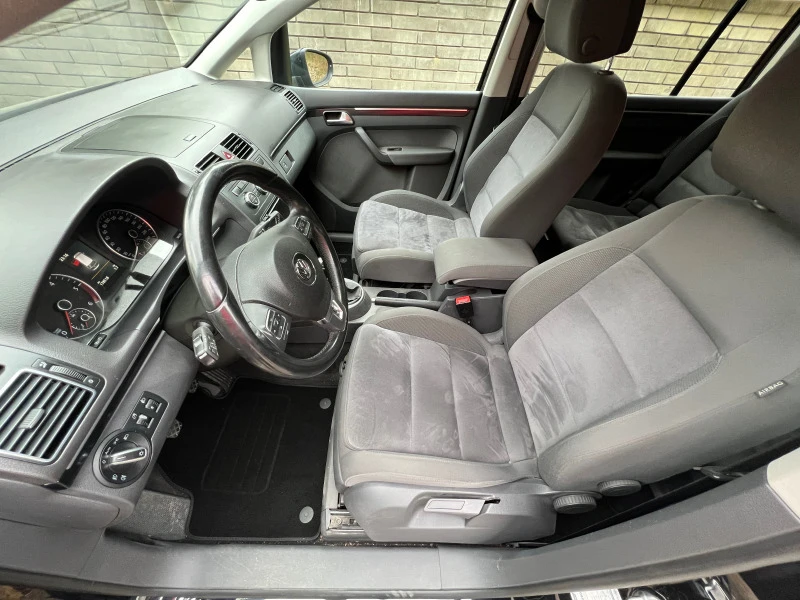 VW Touran 1.6 TDI HIGHLINE, снимка 8 - Автомобили и джипове - 41202710