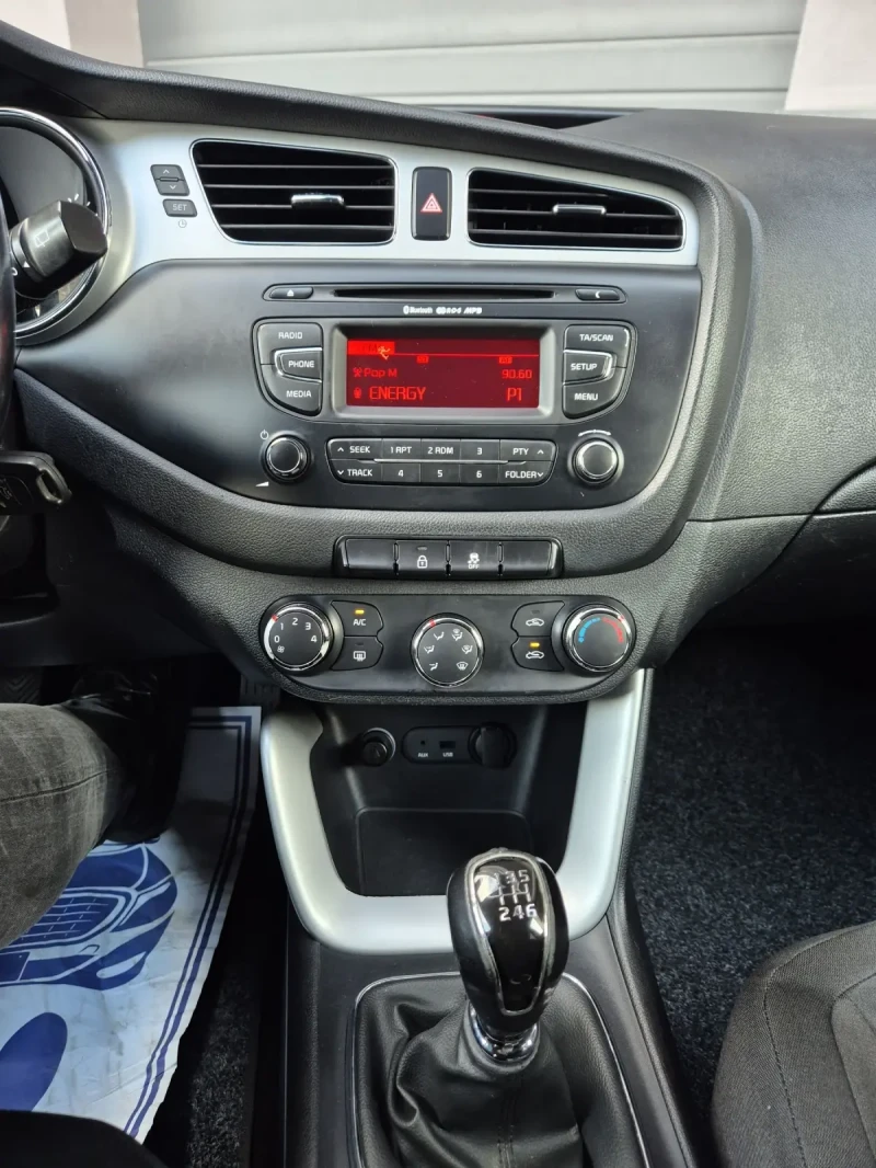 Kia Ceed 1.6, снимка 13 - Автомобили и джипове - 48892174