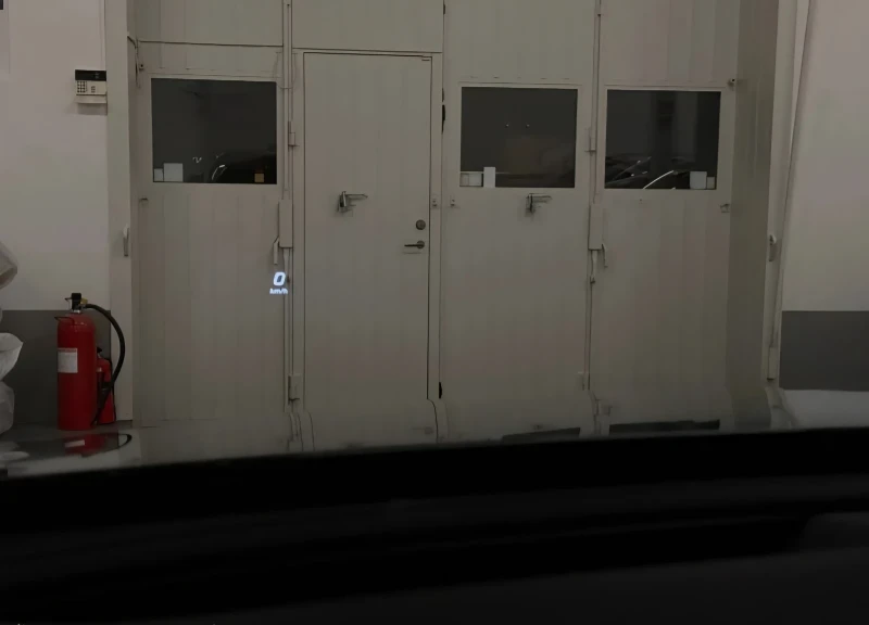 Mercedes-Benz E 220 AMG Line* Реал. км.* Нead-UP дисплей, снимка 8 - Автомобили и джипове - 52372322