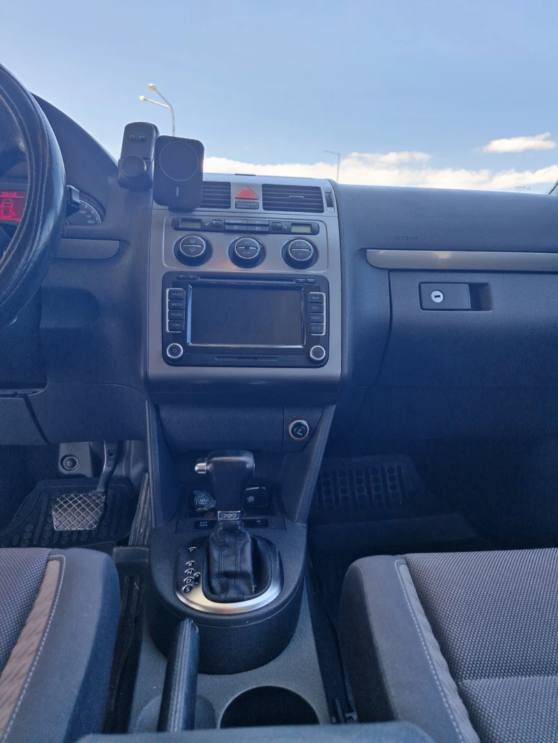 VW Touran 2.0 TDI CROSS TOURAN 170KS, снимка 12 - Автомобили и джипове - 52893783