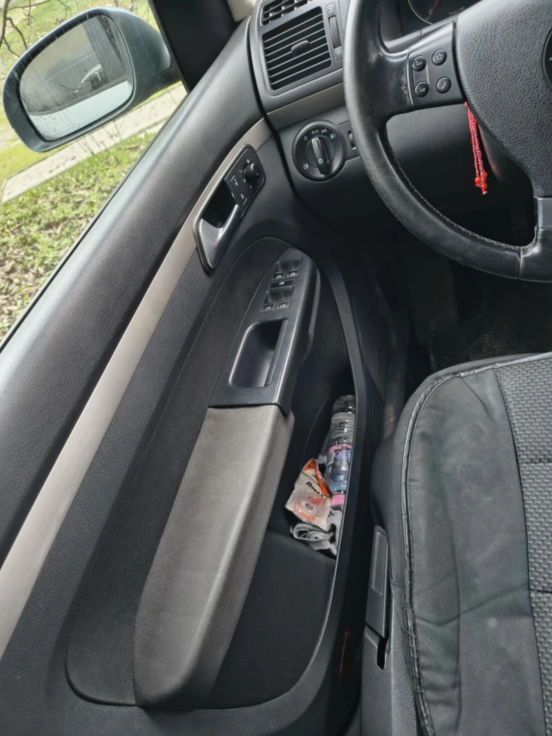 VW Touran 2.0 TDI  BMM, снимка 11 - Автомобили и джипове - 53394461