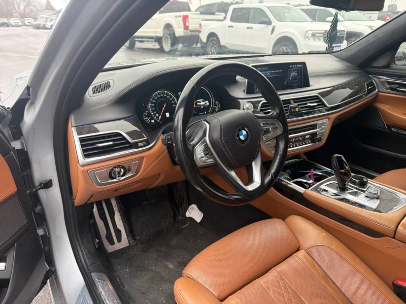 BMW 750 XDRIVE * ДИСТРОНИК* ОБДУХВАНЕ* 360 КАМЕРА* , снимка 7 - Автомобили и джипове - 53561561