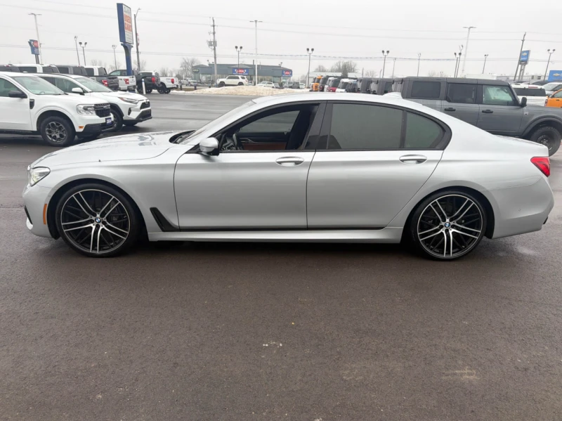 BMW 750 XDRIVE * ДИСТРОНИК* ОБДУХВАНЕ* 360 КАМЕРА* , снимка 3 - Автомобили и джипове - 53561561