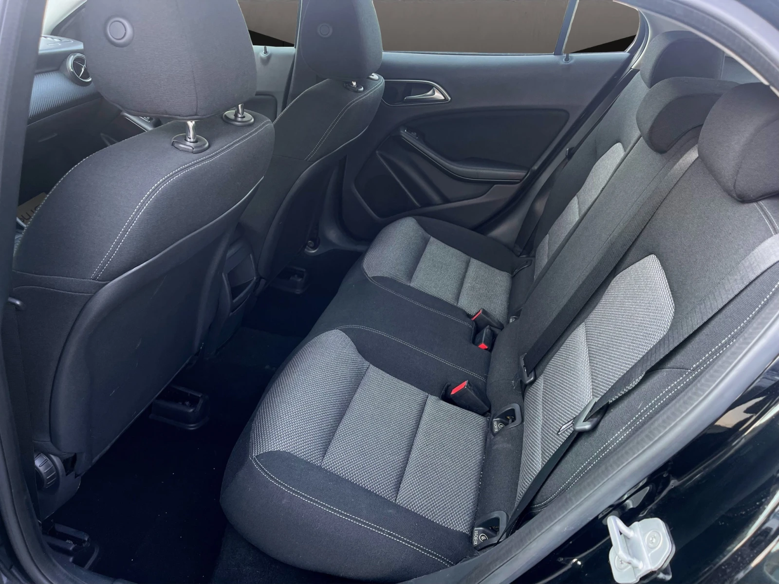 Mercedes-Benz GLA 180 CDI EXECUTIVE AUTO, снимка 13 - Автомобили и джипове - 42612241