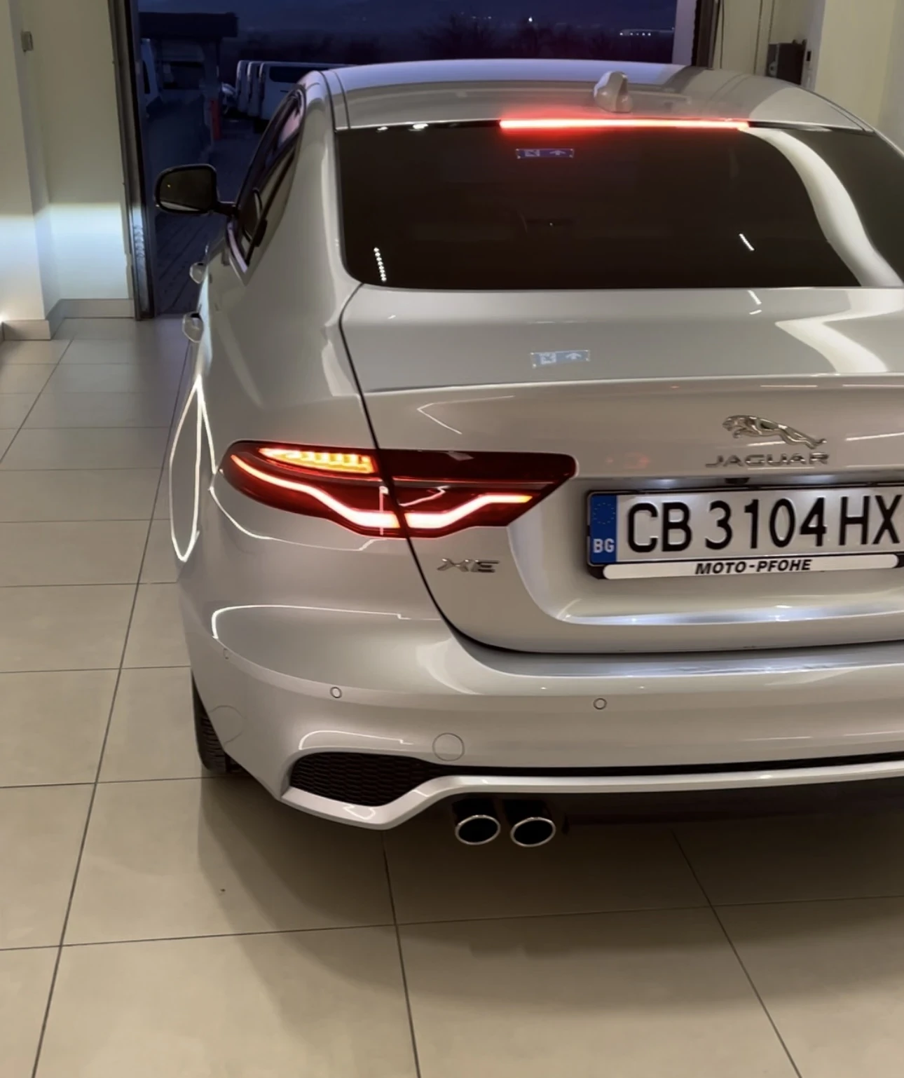 Jaguar XE  - изображение 2