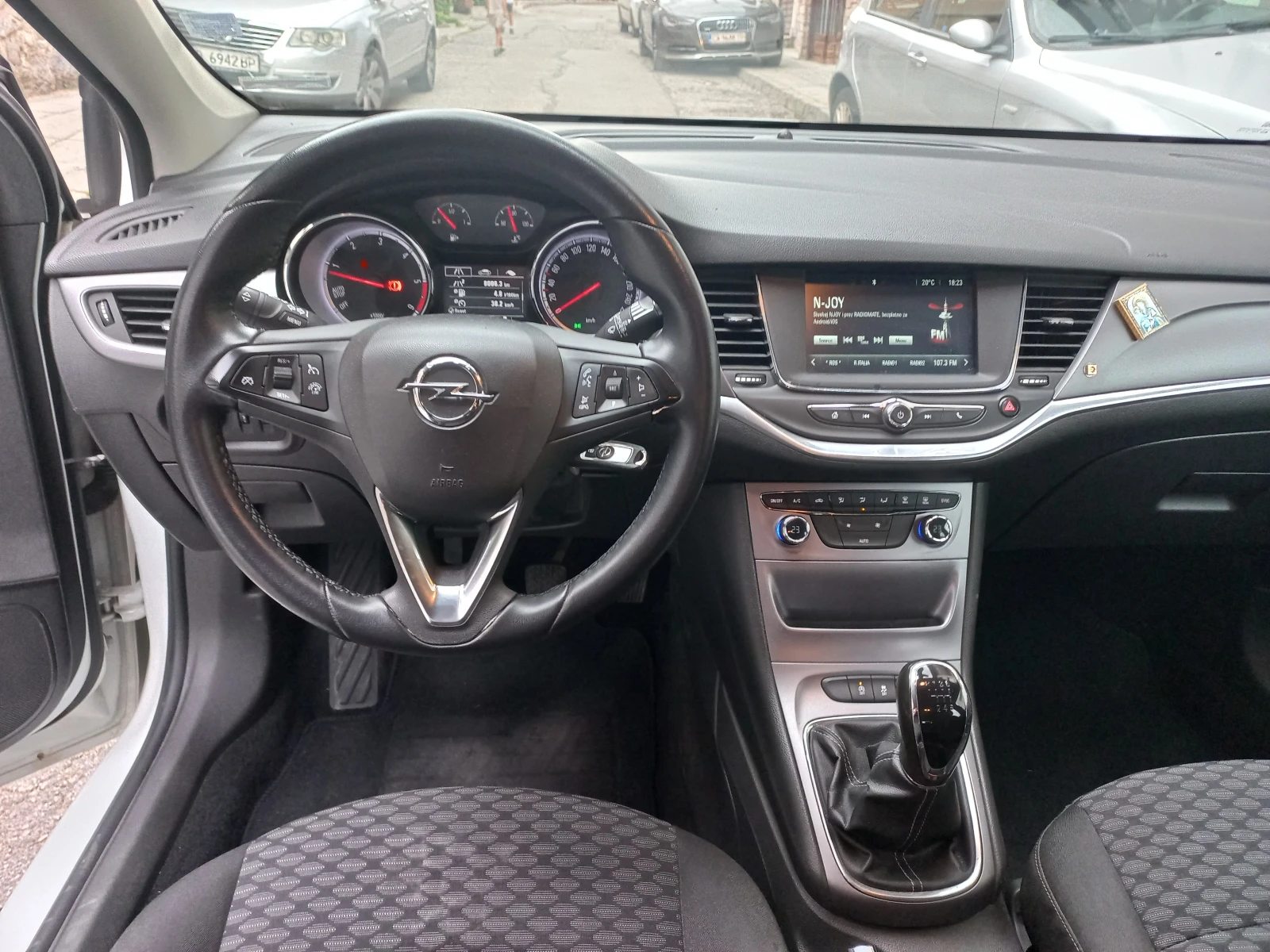 Opel Astra 1.6 CDTI - изображение 8
