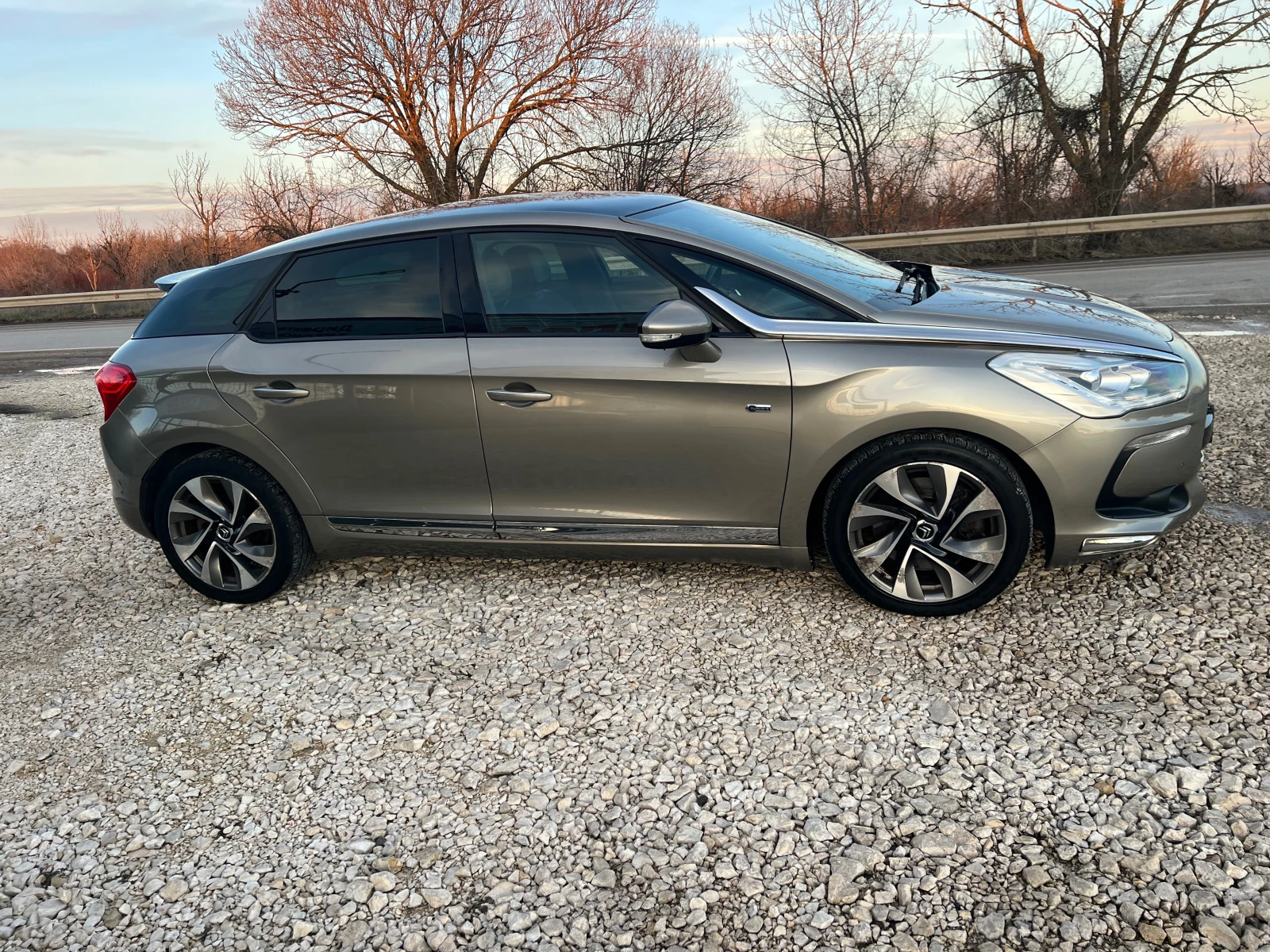 Citroen DS5 2.0HDi/163p.s-Hybrid 4/Navi/Kamera-4x4!!! - изображение 8